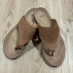 NWOT Palms perforated strap slip on sandals